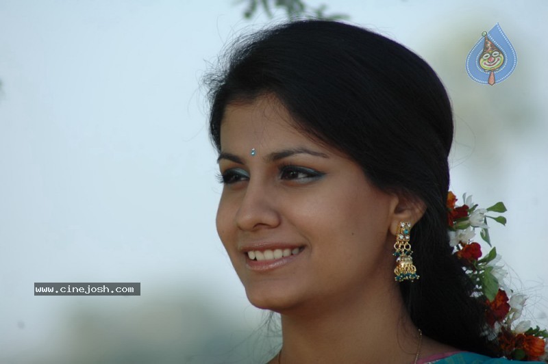 Shriya Dhanvanthri Gallery - 48 / 50 photos