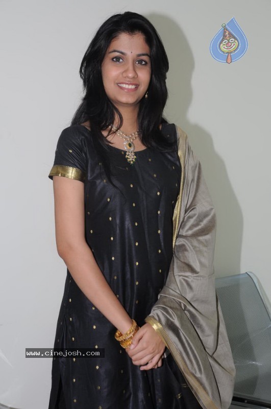 Shriya Dhanvanthri Stills - 4 / 23 photos