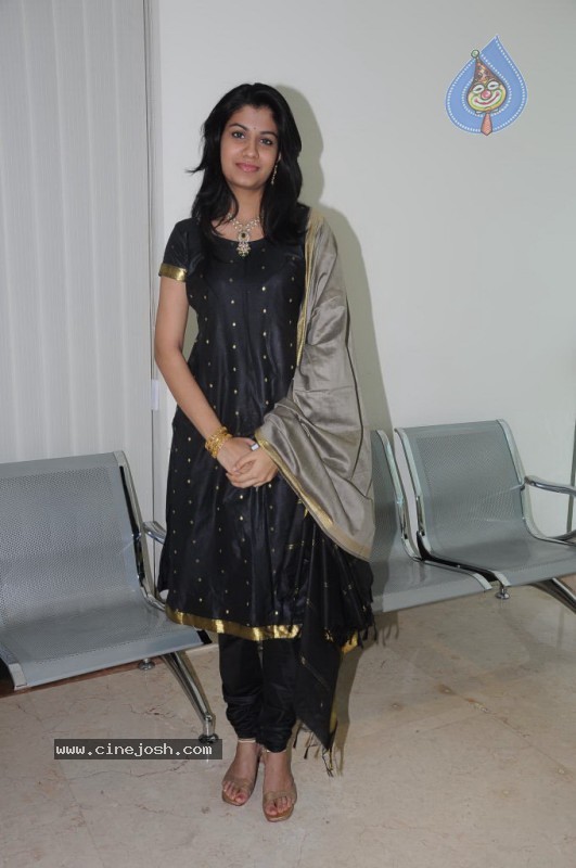 Shriya Dhanvanthri Stills - 8 / 23 photos