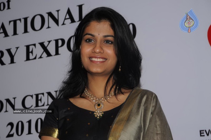 Shriya Dhanvanthri Stills - 10 / 23 photos