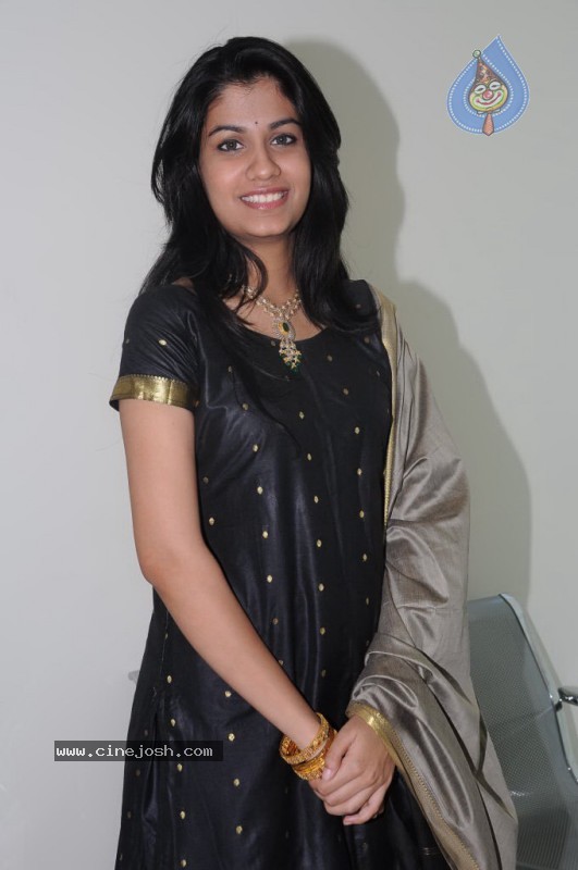 Shriya Dhanvanthri Stills - 20 / 23 photos