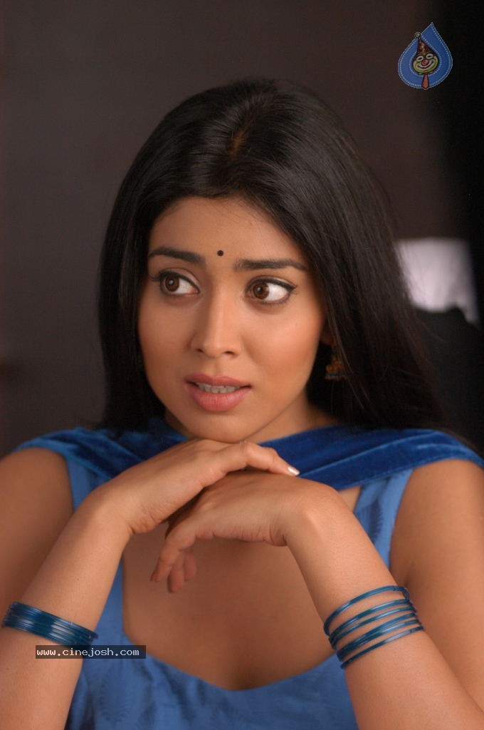 Shriya Hot Gallery - 59 / 75 photos
