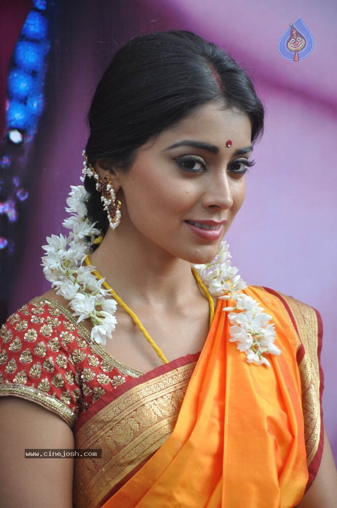 Shriya Latest Photos - 33 / 60 photos