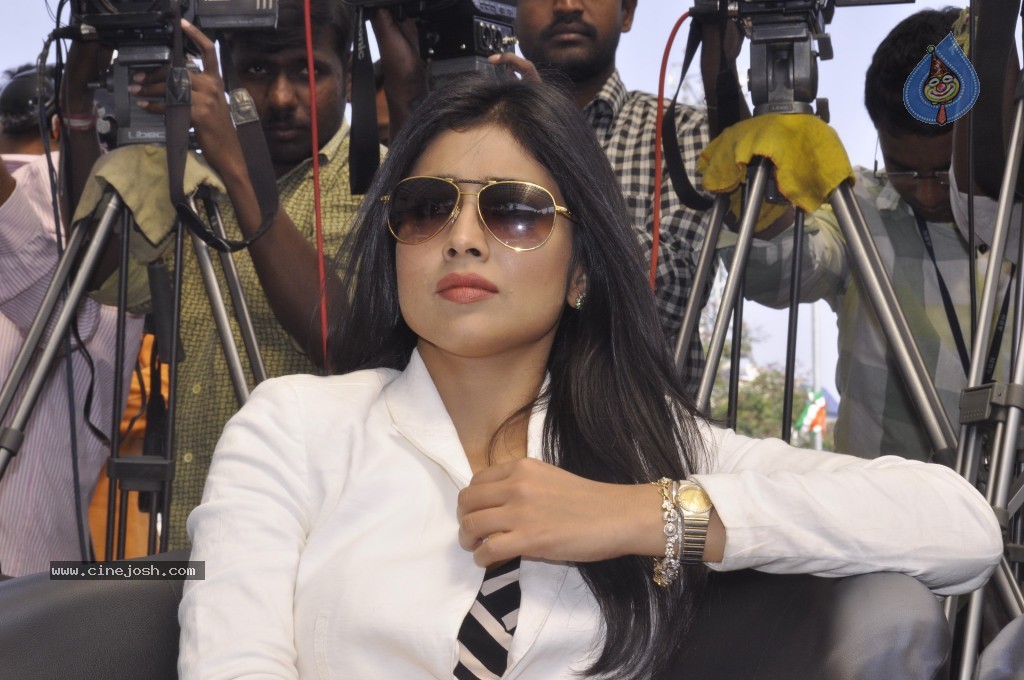 Shriya Latest Photos - 31 / 55 photos