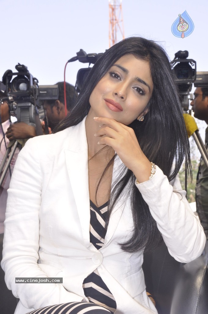 Shriya Latest Photos - 32 / 55 photos