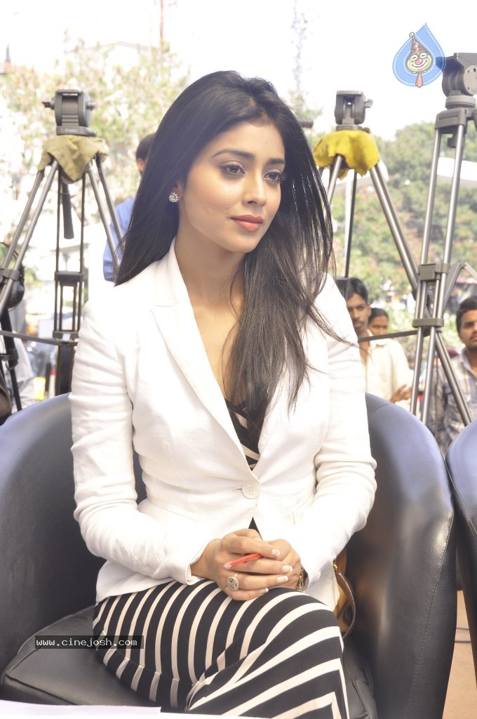 Shriya Latest Photos - 37 / 55 photos