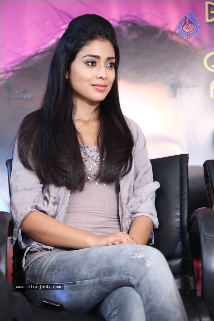 Shriya Latest Pics - 25 / 59 photos