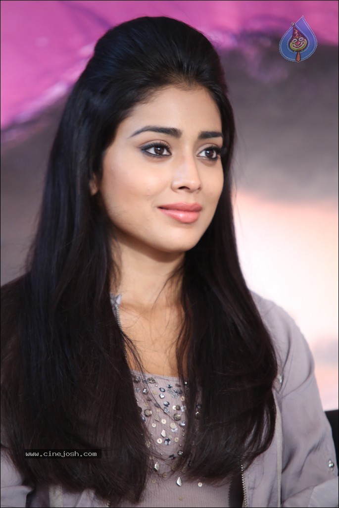 Shriya Latest Pics - 46 / 59 photos