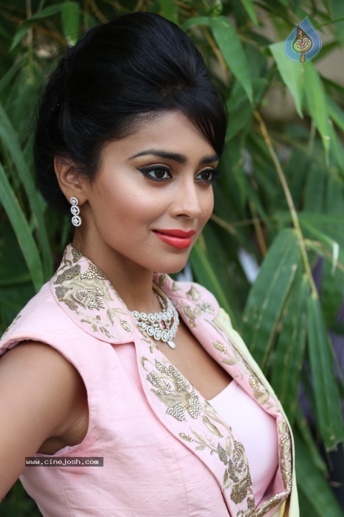 Shriya Latest Stills - 7 / 58 photos