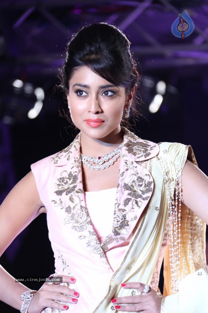 Shriya Latest Stills - 19 / 58 photos