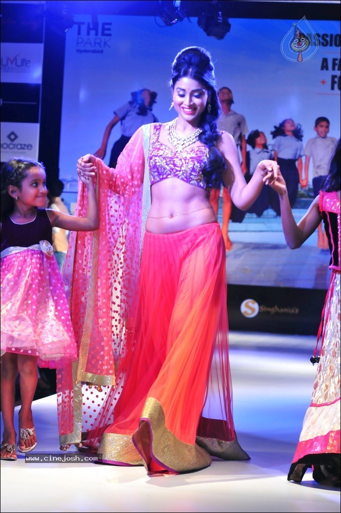 Shriya Ramp Walk Stills - 11 / 46 photos