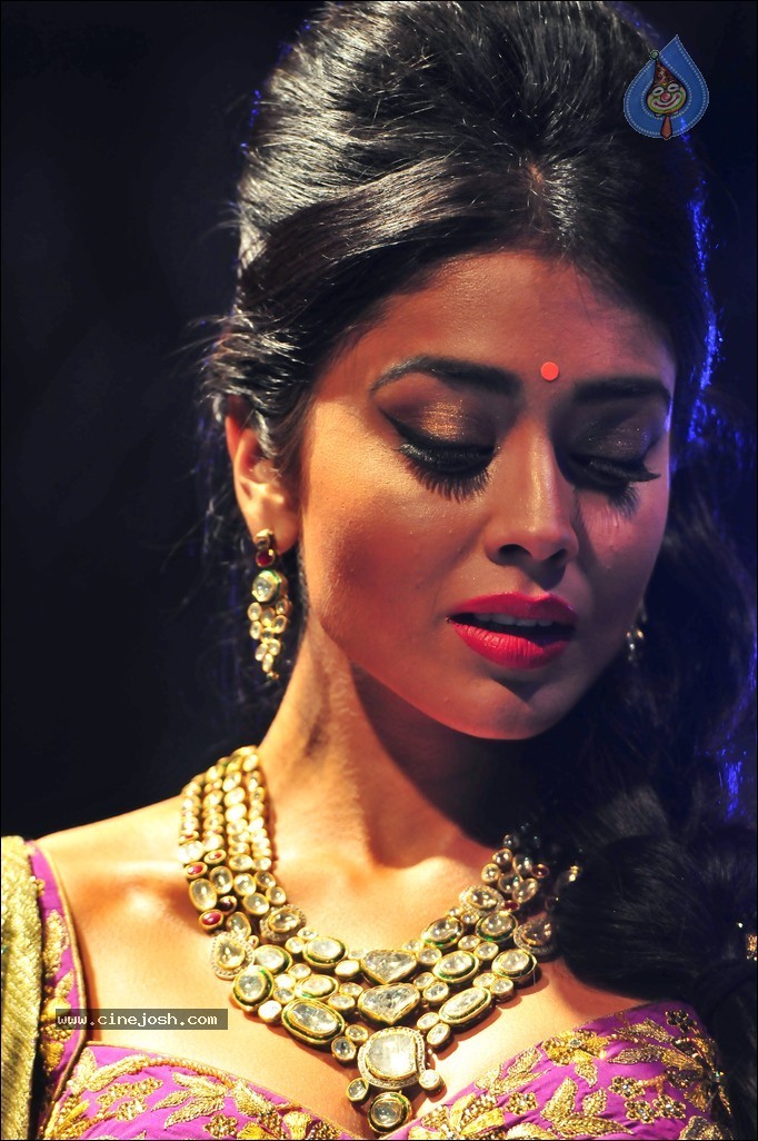 Shriya Ramp Walk Stills - 44 / 46 photos