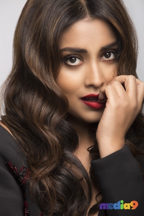 Shriya Saran Stills - 27 / 32 photos