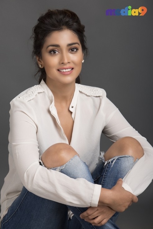 Shriya Saran Stills - 30 / 32 photos