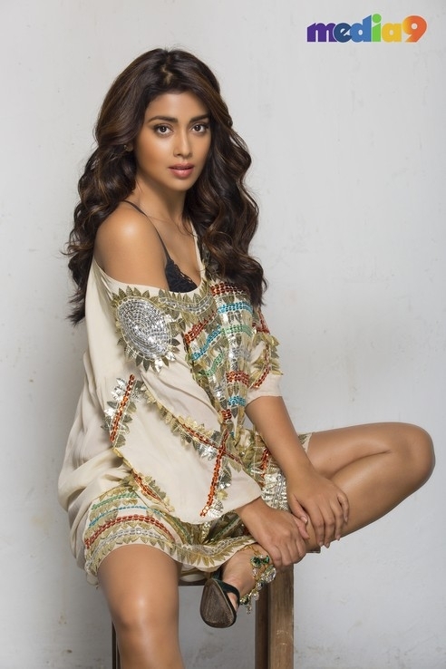 Shriya Saran Stills - 31 / 32 photos