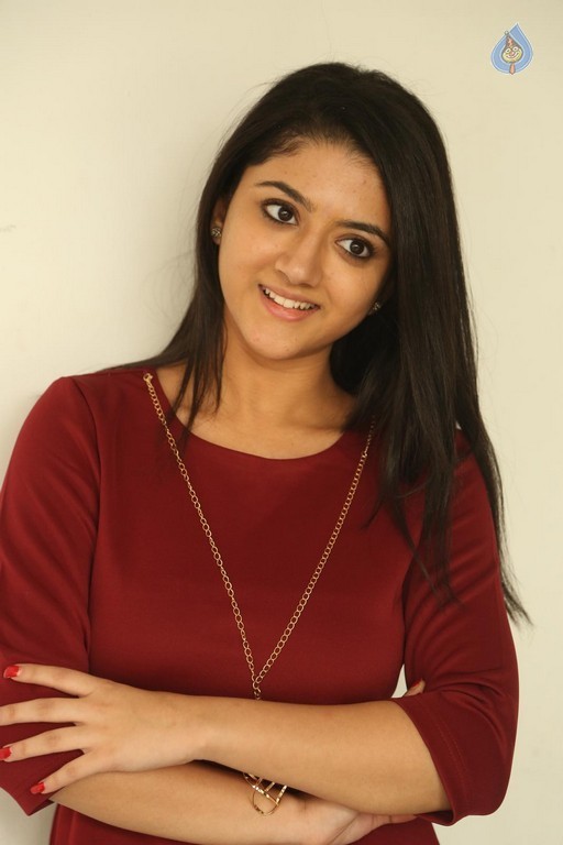 Shriya Sharma New Pics - 16 / 21 photos