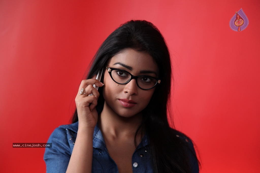 Shriya Latest Stills - 12 / 46 photos