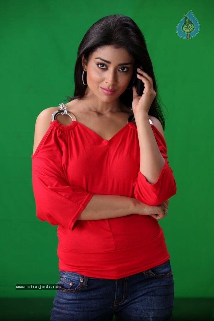 Shriya Latest Stills - 13 / 46 photos