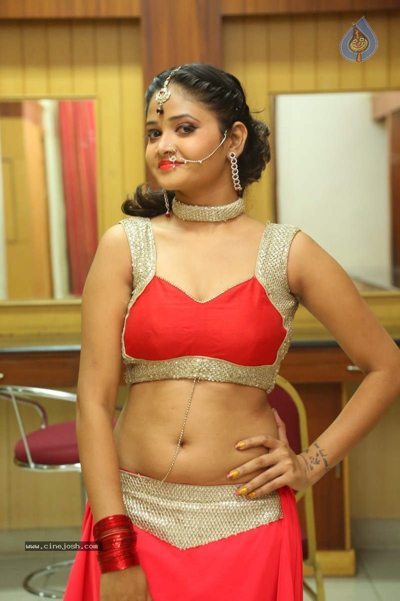 Shriya Vyas Hot Photos - 17 / 64 photos