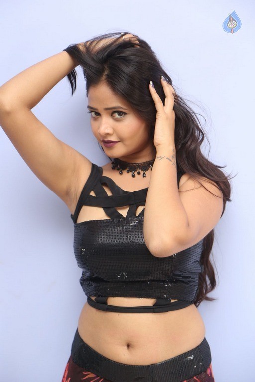 Shriya Vyas New Pics - 6 / 42 photos