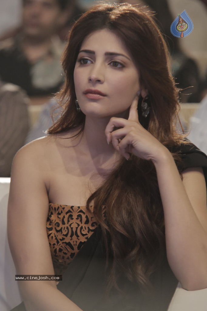 Shruthi Hassan New Photos - 26 / 83 photos