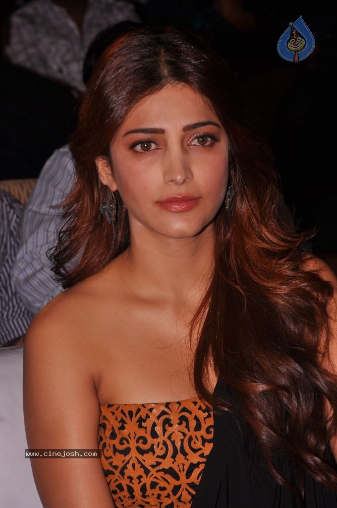 Shruthi Hassan New Photos - 37 / 83 photos