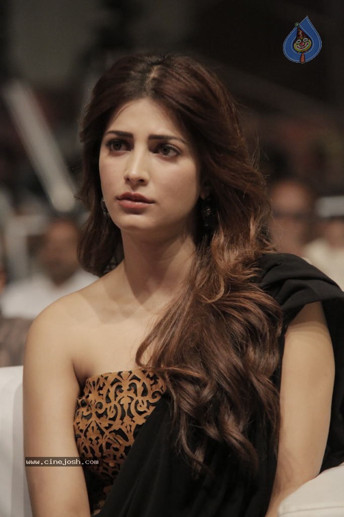 Shruthi Hassan New Photos - 46 / 83 photos