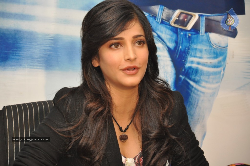 Shruthi Hassan New Stills - 73 / 78 photos