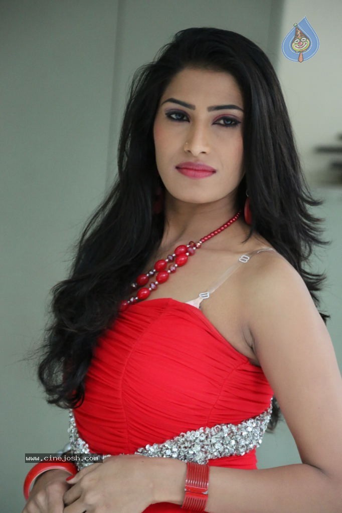 Shruthi Photos - 8 / 67 photos