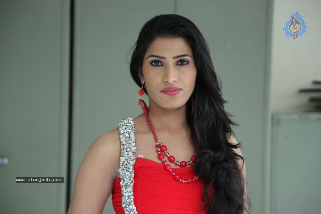 Shruthi Photos - 9 / 67 photos