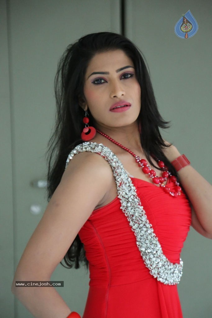 Shruthi Photos - 12 / 67 photos