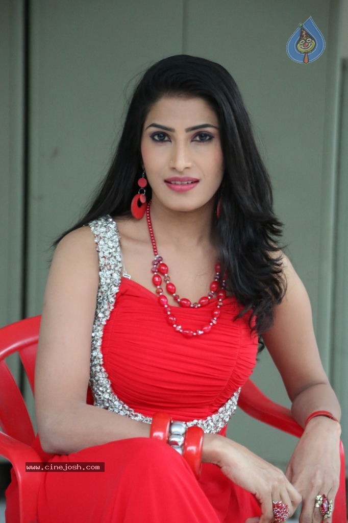 Shruthi Photos - 21 / 67 photos