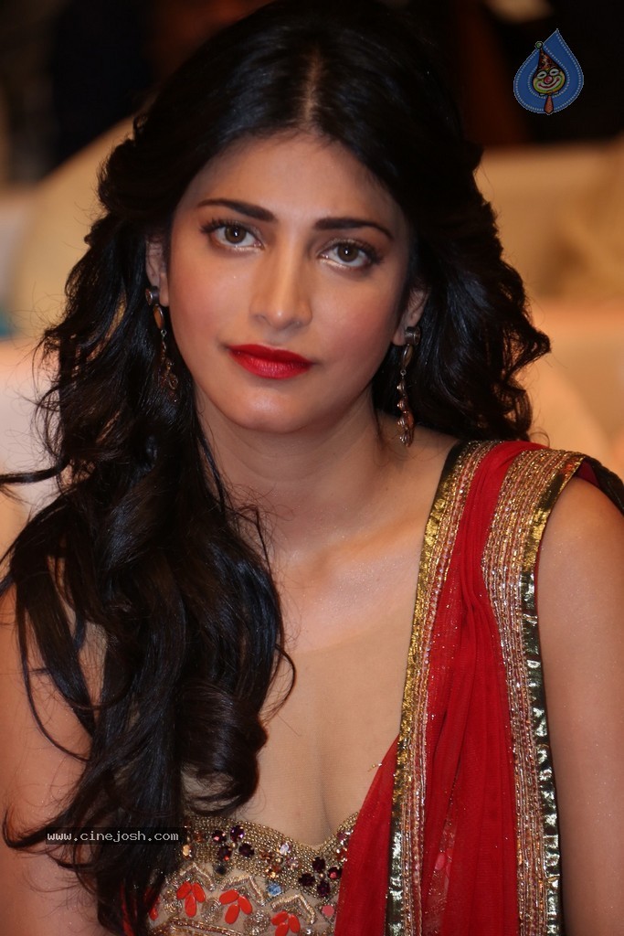 Shruti Haasan at Pooja Audio Launch - 22 / 152 photos