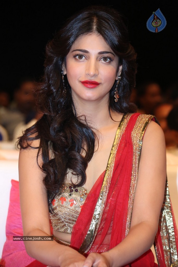 Shruti Haasan at Pooja Audio Launch - 75 / 152 photos