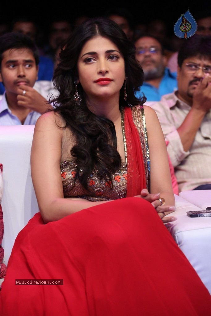 Shruti Haasan at Pooja Audio Launch - 76 / 152 photos