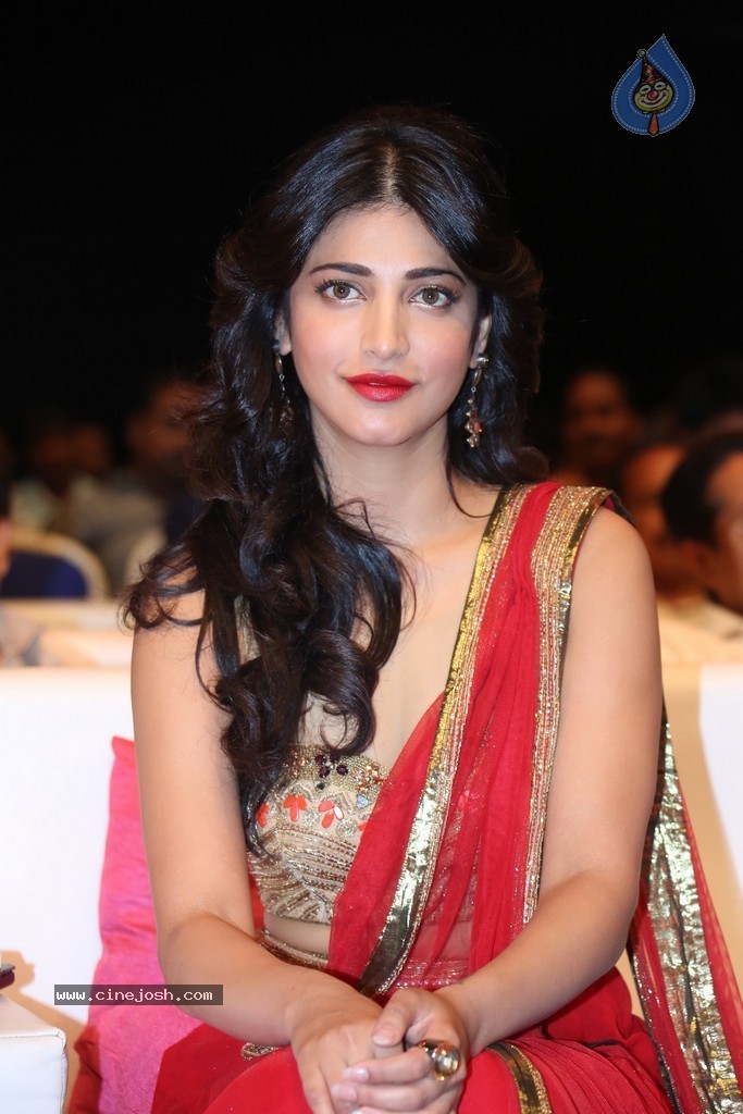 Shruti Haasan at Pooja Audio Launch - 78 / 152 photos
