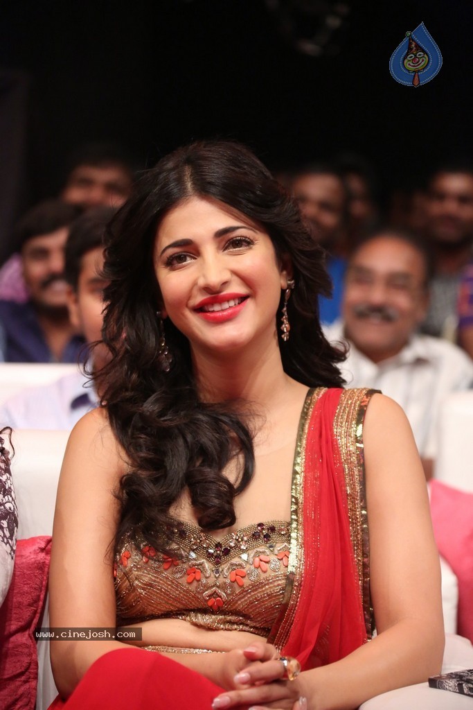Shruti Haasan at Pooja Audio Launch - 94 / 152 photos