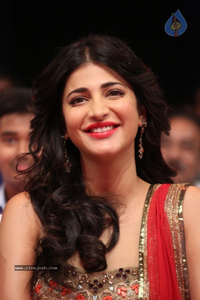Shruti Haasan at Pooja Audio Launch - 99 / 152 photos