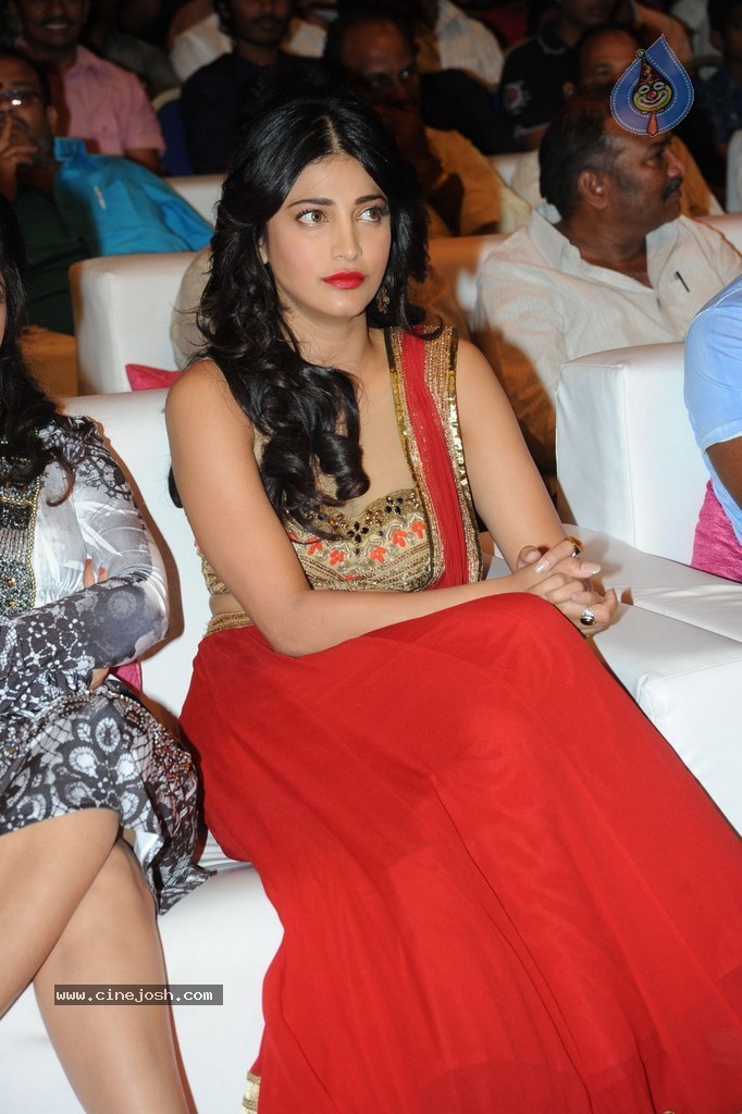 Shruti Haasan at Pooja Audio Launch - 110 / 152 photos