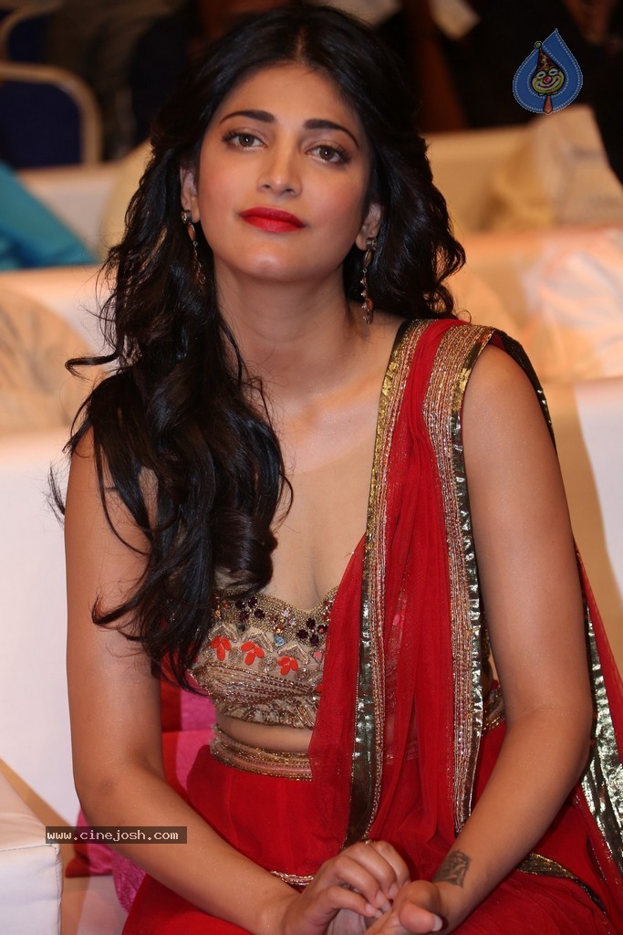 Shruti Haasan at Pooja Audio Launch - 112 / 152 photos