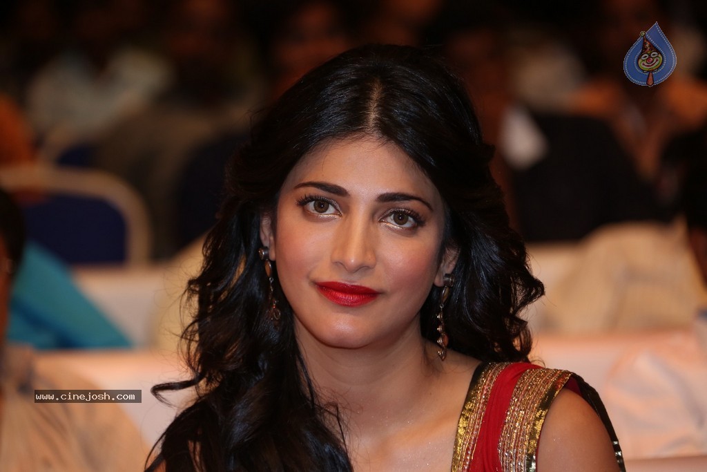 Shruti Haasan at Pooja Audio Launch - 113 / 152 photos