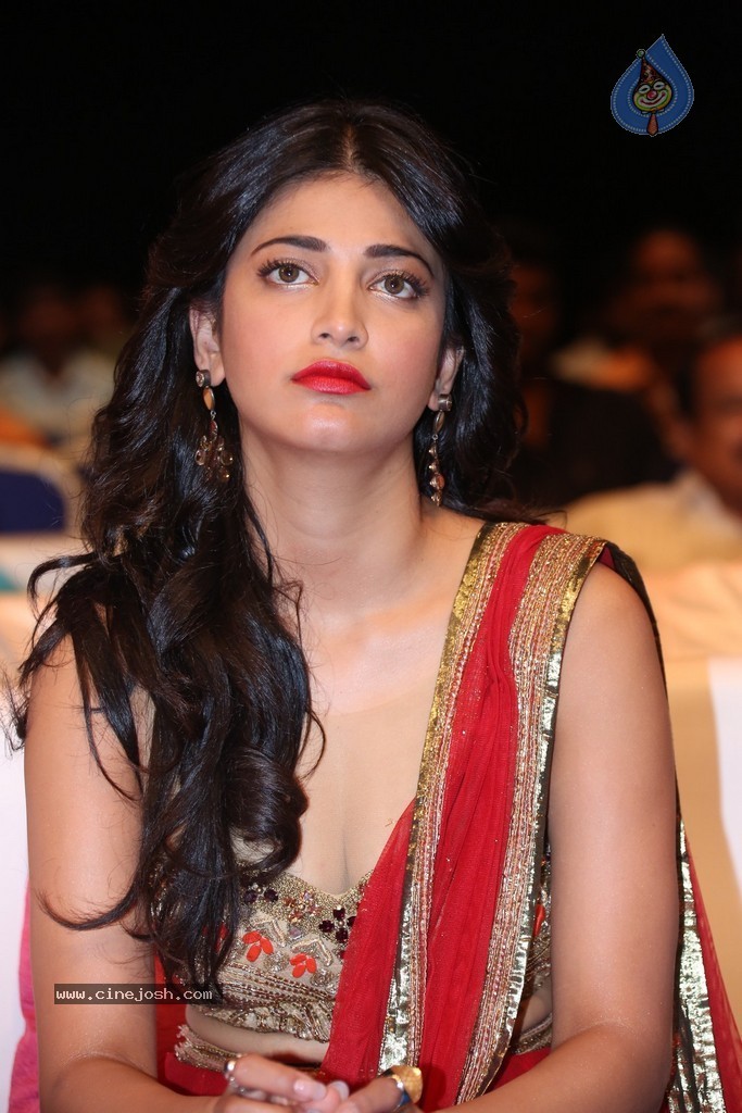 Shruti Haasan at Pooja Audio Launch - 118 / 152 photos