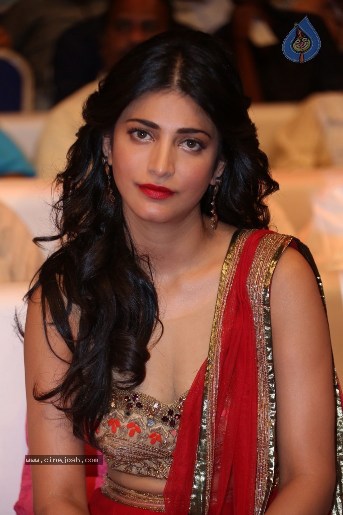 Shruti Haasan at Pooja Audio Launch - 120 / 152 photos