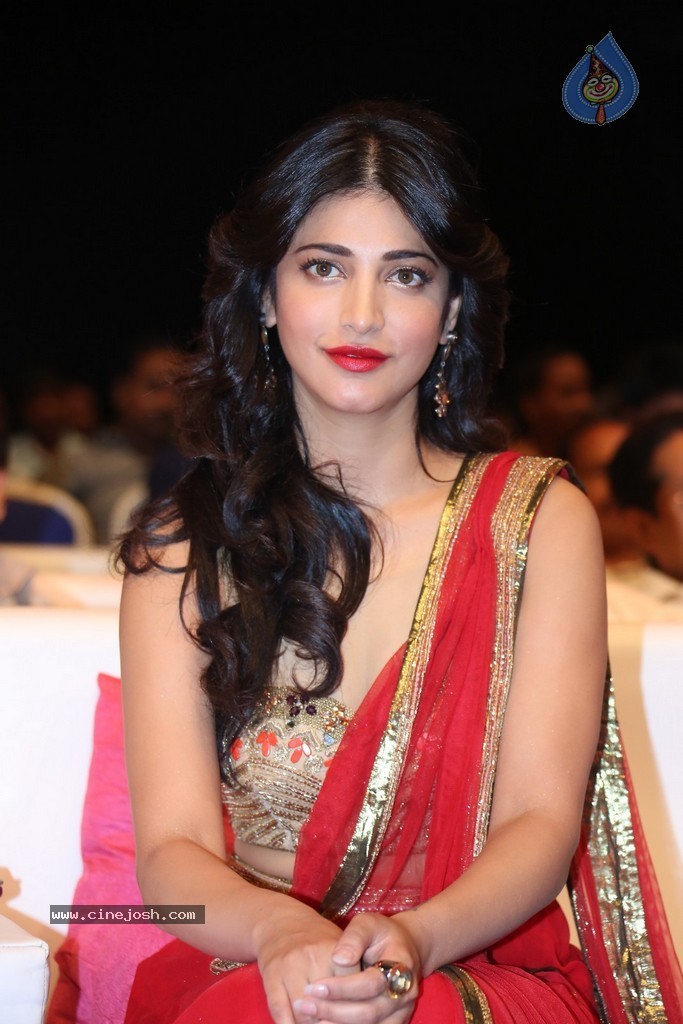 Shruti Haasan at Pooja Audio Launch - 124 / 152 photos