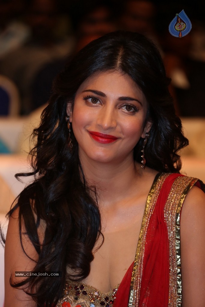 Shruti Haasan at Pooja Audio Launch - 140 / 152 photos