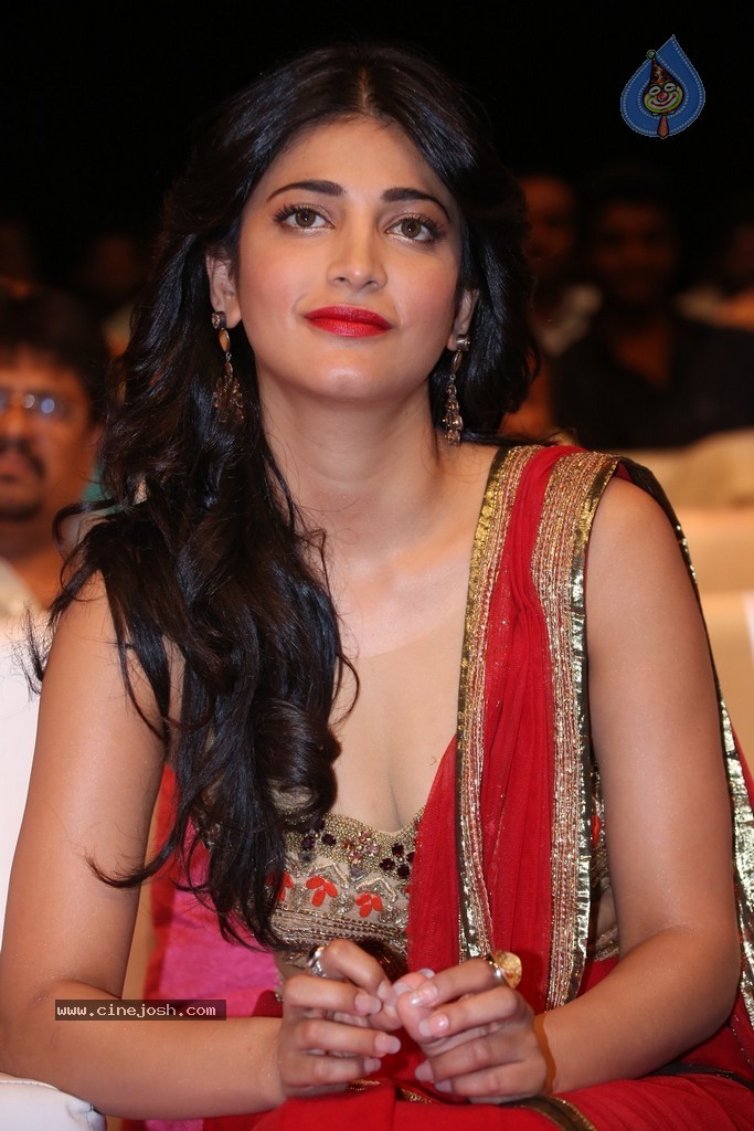 Shruti Haasan at Pooja Audio Launch - 146 / 152 photos