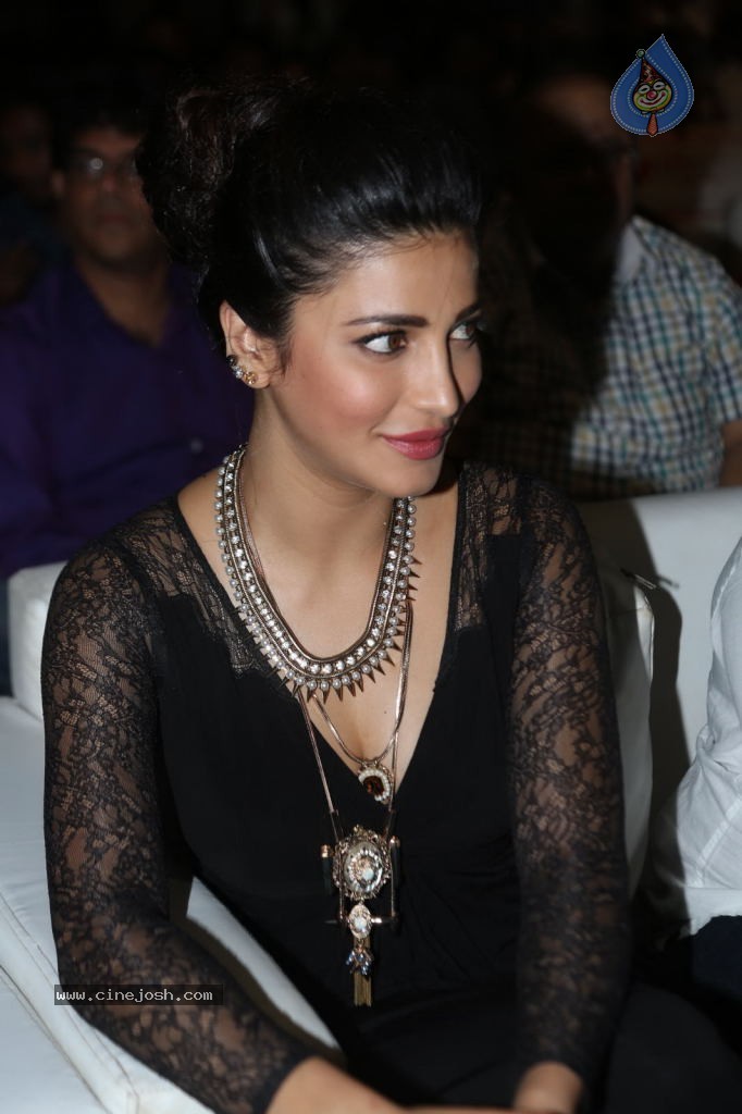 Shruti Haasan at Race Gurram Success Meet - 1 / 104 photos
