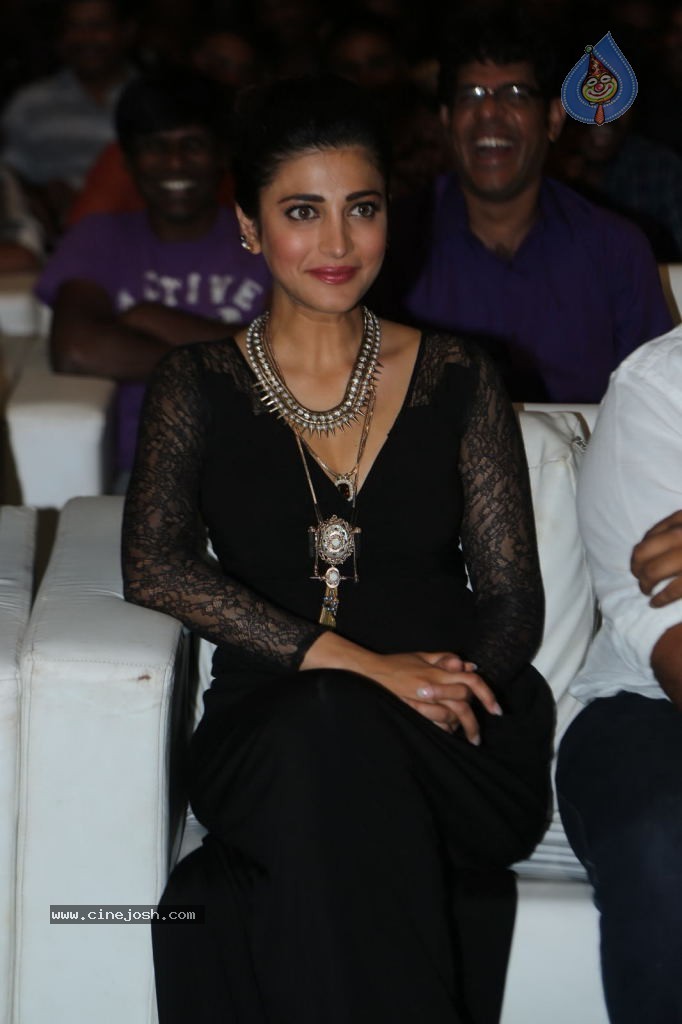 Shruti Haasan at Race Gurram Success Meet - 66 / 104 photos