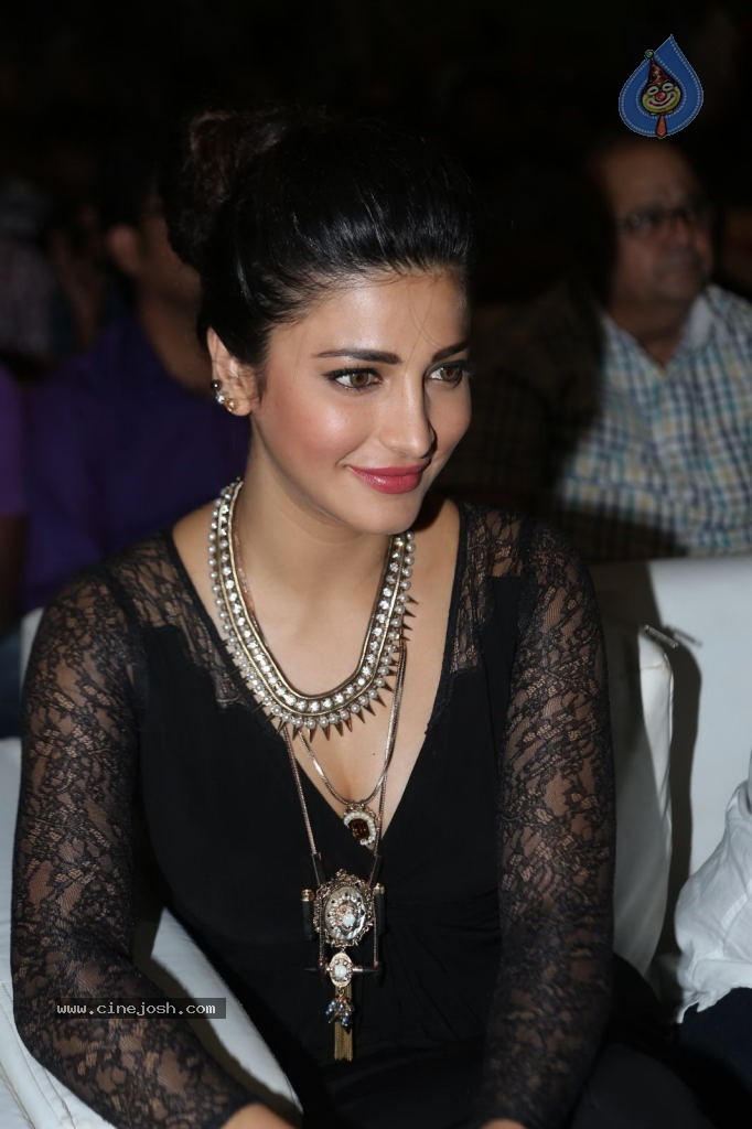 Shruti Haasan at Race Gurram Success Meet - 72 / 104 photos