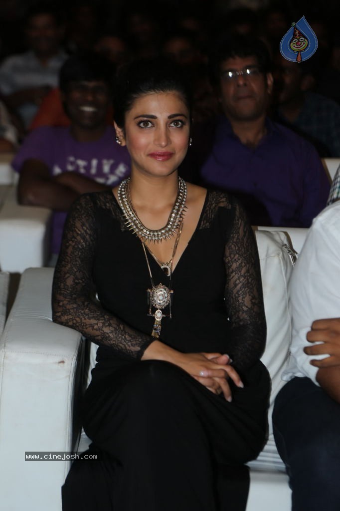 Shruti Haasan at Race Gurram Success Meet - 73 / 104 photos